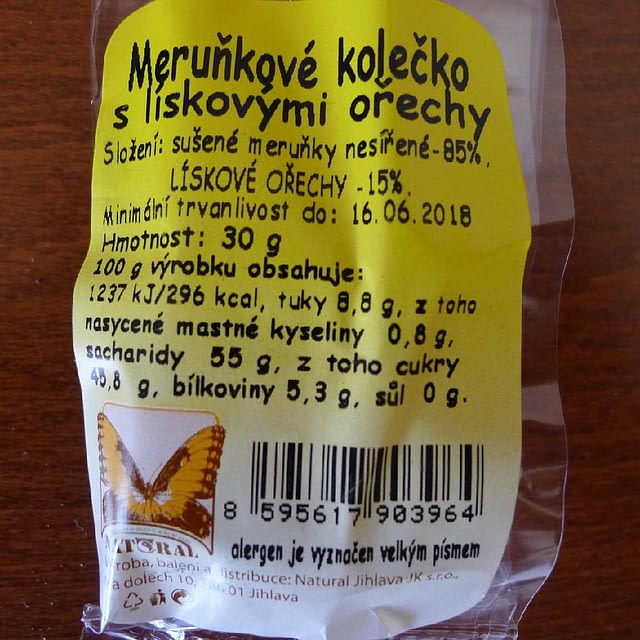Meruňkové kolečko s lískovými ořechy